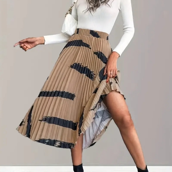 NWOT Pleated Skirt - Picture 3 of 5